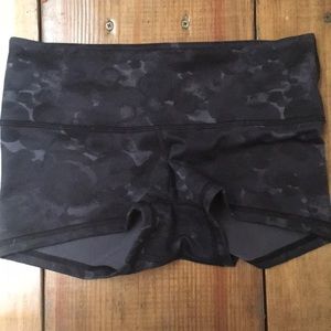 Lululemon boogie booty short black and grey